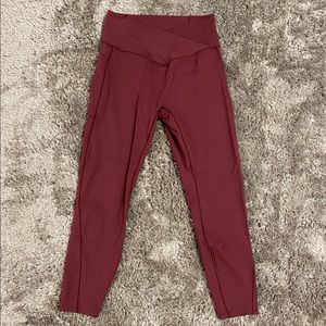 Halara buttery soft leggings. Size L. Has Pockets on both sides✨ crossover waist